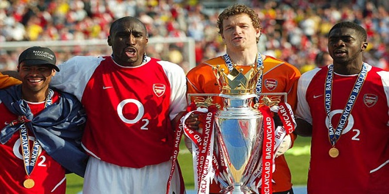 Đội hình tiền vệ bất khả chiến bại trong mùa giải 2004 của Arsenal